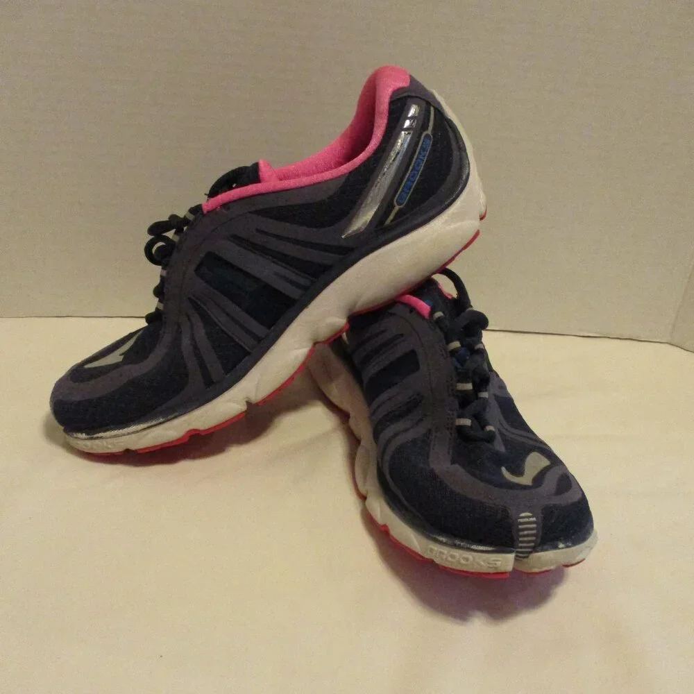 Brooks Hathaway Shoes Woman Size 9 Gray Pink Outdoor Athletic Walking Fun Shoes